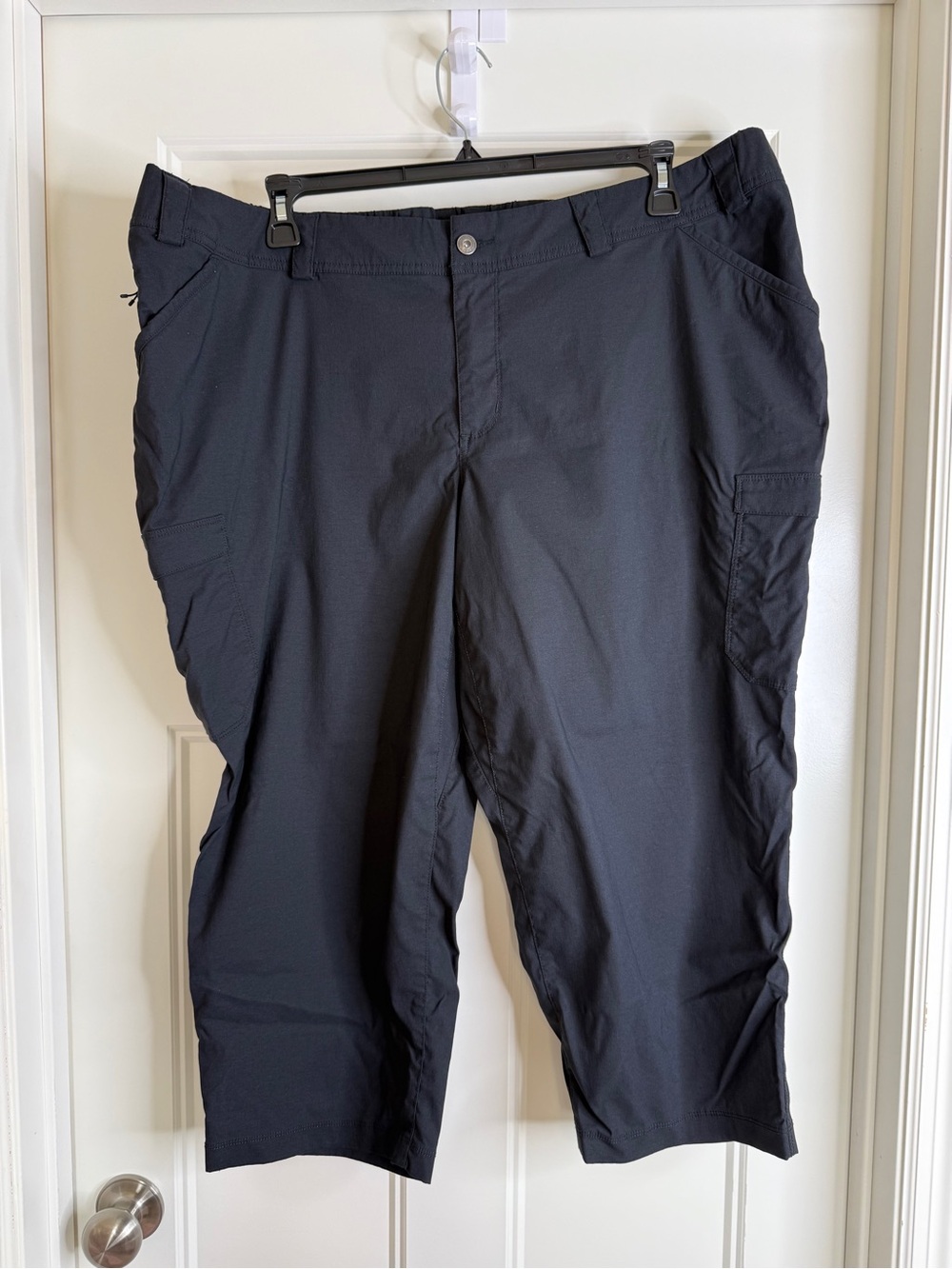 Duluth Trading Company Women's Plus Dry on the Fly Capris, Black 24W